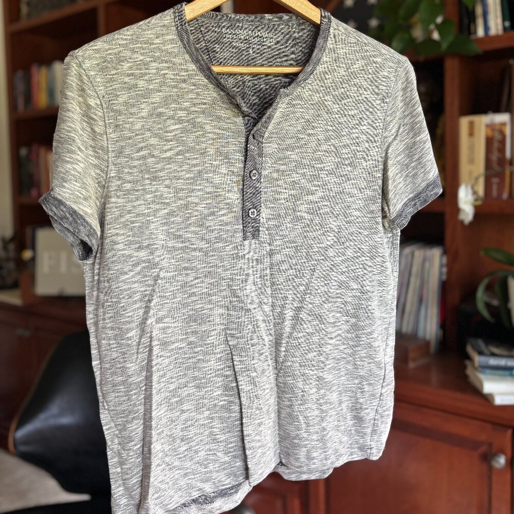 Banana Republic Slim Fit Slub Tee – Heather Gray (Size Small)
